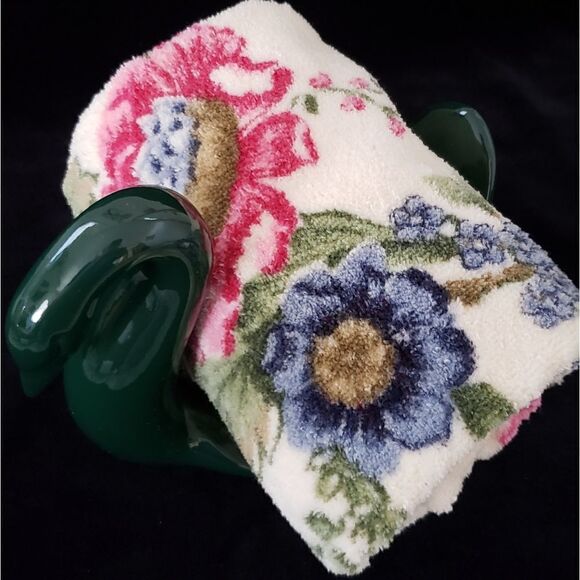 Lovely Green Ceramic Swan Guest Towel Holder - Picture 3 of 6